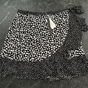 NWT Banana Republic Tie Wrap Mini Skirt - Size 8